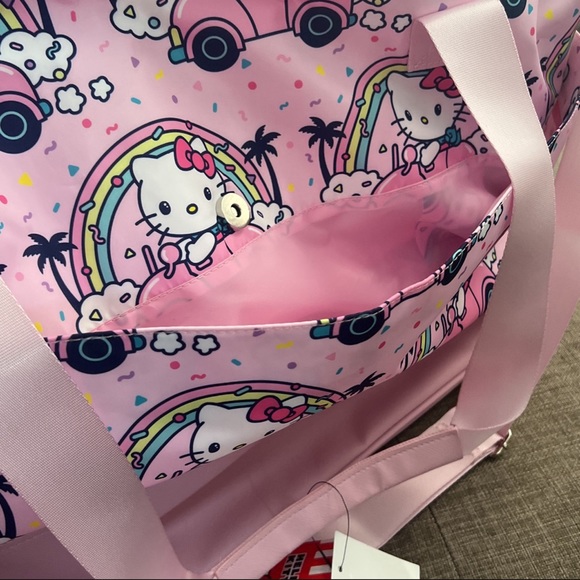 💕Hello Kitty Duffle Bag FREE pillow💕 - Picture 2 of 8